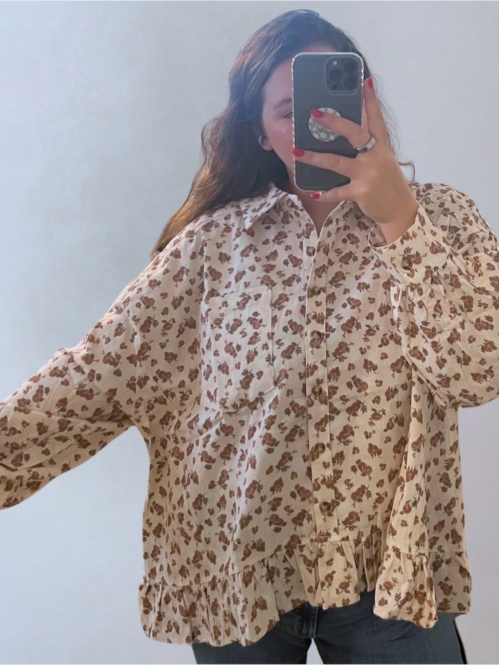 Women's Cream Floral Ruffle-Hem Button-Down Shirt